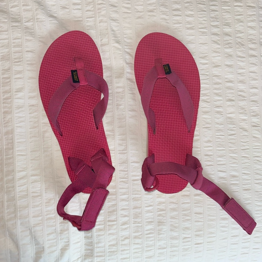 Size 8W Tevas